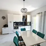 아파트 Madonna 2 By Interhome 자다르